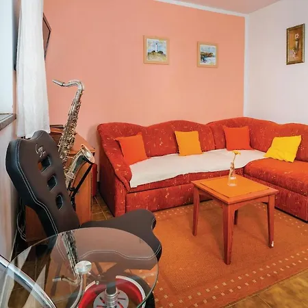 1 Bedroom Pet Friendly Apartment In Labin-Ravni *